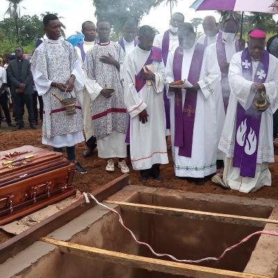 Inhumation de l'abbé Maxence Matumona