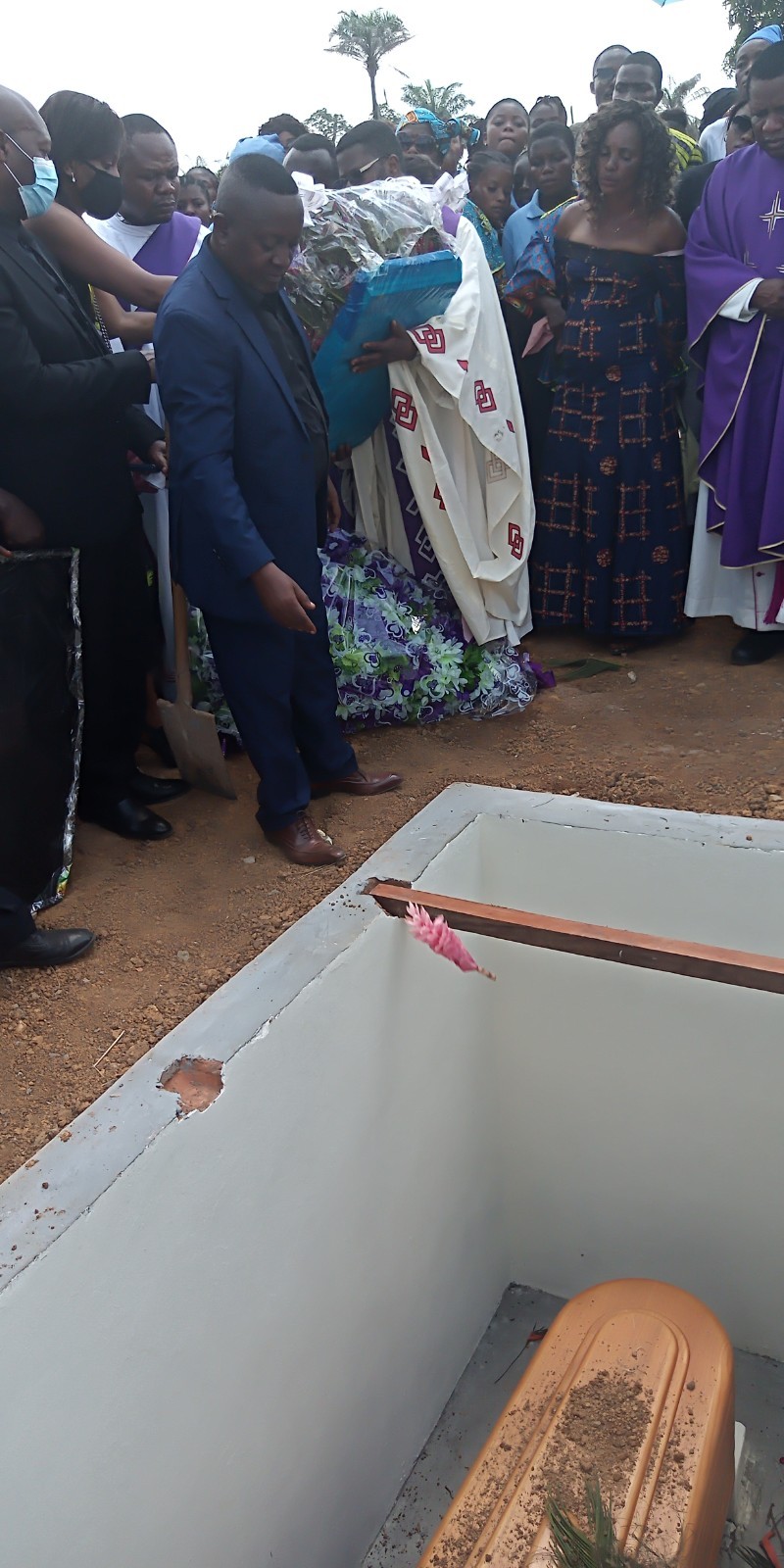 Inhumation de l'abbé Godefroid-Léon Khonde à Tumba