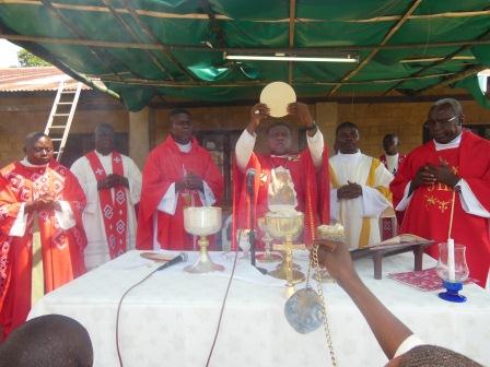 Visite pastorale de Mgr Daniel Nlandu à Miyamba (17)