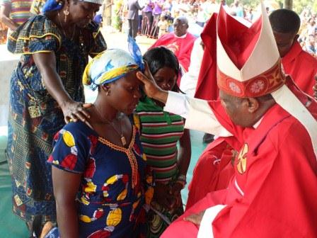 Visite pastorale de Mgr Daniel Nlandu à Miyamba (20)