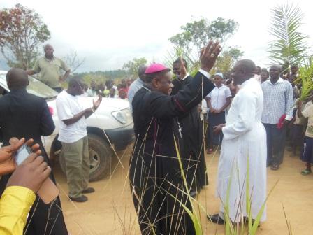Visite pastorale de Mgr Daniel Nlandu à Miyamba (7)