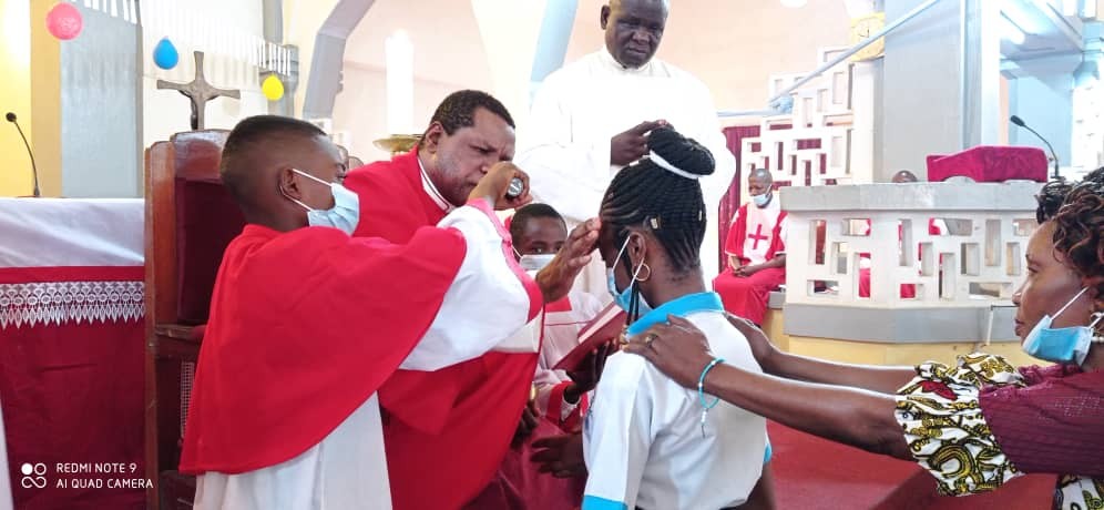 Confirmations a la cathedrale de matadi 4 