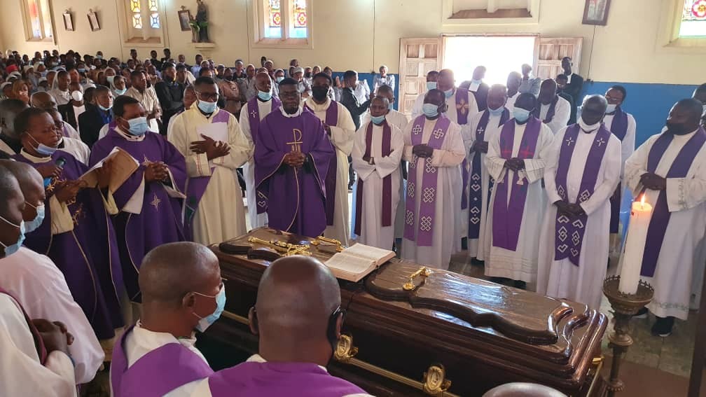 Funerailles abbe pierre nzinga 5 