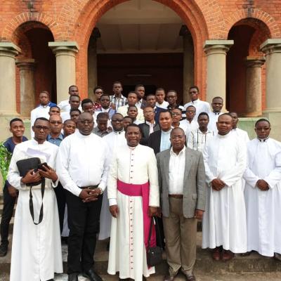 Visite  pastorale du V.G. à Mayidi
