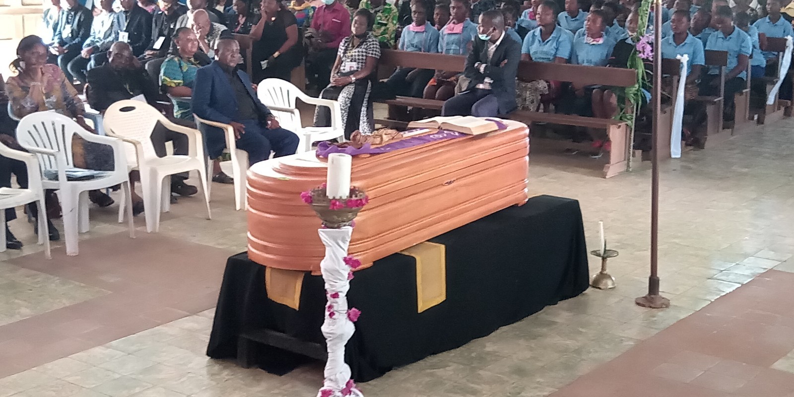 Inhumation de l'abbé Godefroid-Léon Khonde à Tumba
