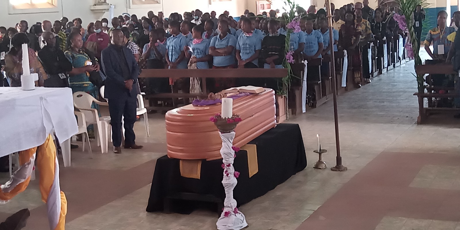 Inhumation de l'abbé Godefroid-Léon Khonde à Tumba