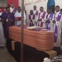 Inhumation de l'abbé Godefroid-Léon Khonde à Tumba