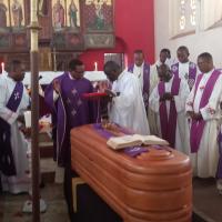 Inhumation de l'abbé Godefroid-Léon Khonde à Tumba