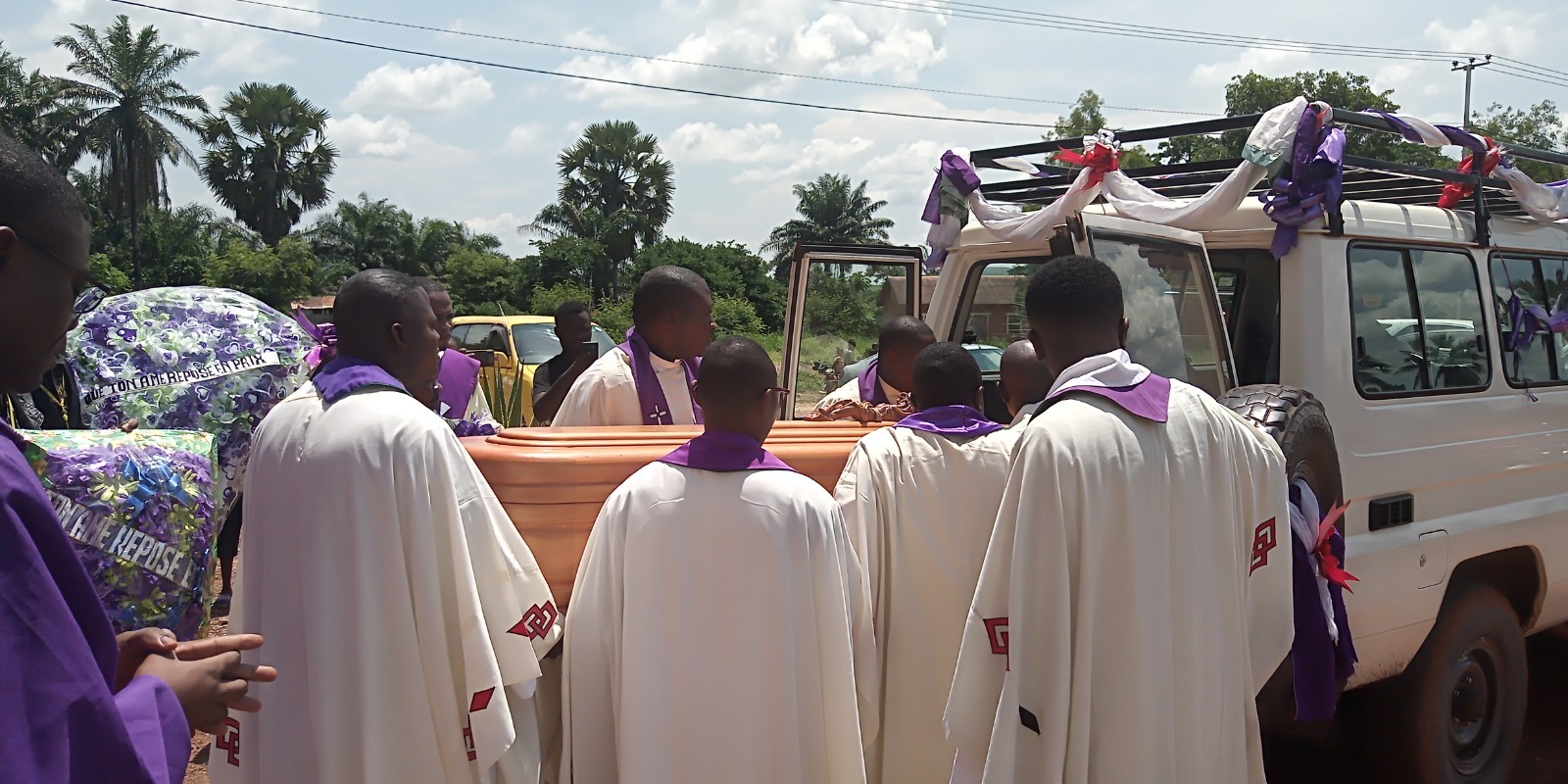 Inhumation de l'abbé Godefroid-Léon Khonde à Tumba