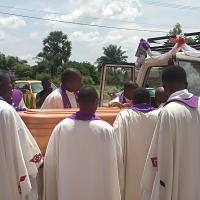 Inhumation de l'abbé Godefroid-Léon Khonde à Tumba