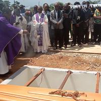 Inhumation de l'abbé Godefroid-Léon Khonde à Tumba