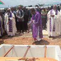 Inhumation de l'abbé Godefroid-Léon Khonde à Tumba