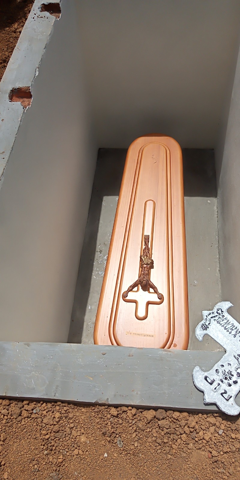 Inhumation de l'abbé Godefroid-Léon Khonde à Tumba