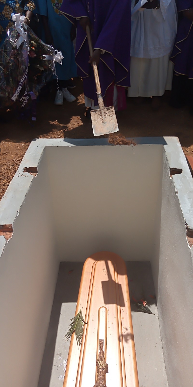 Inhumation de l'abbé Godefroid-Léon Khonde à Tumba