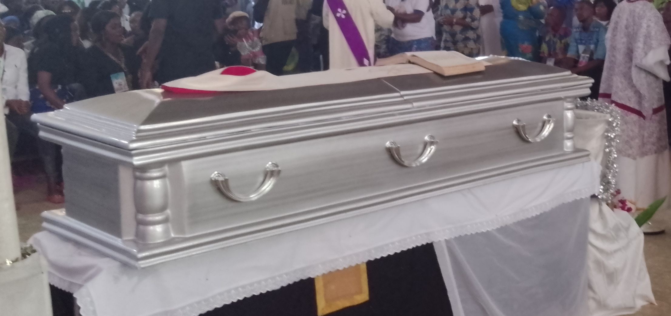 Inhumation de l abbe luntadila guy 10 