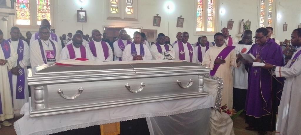 Inhumation de l abbe luntadila guy 16 