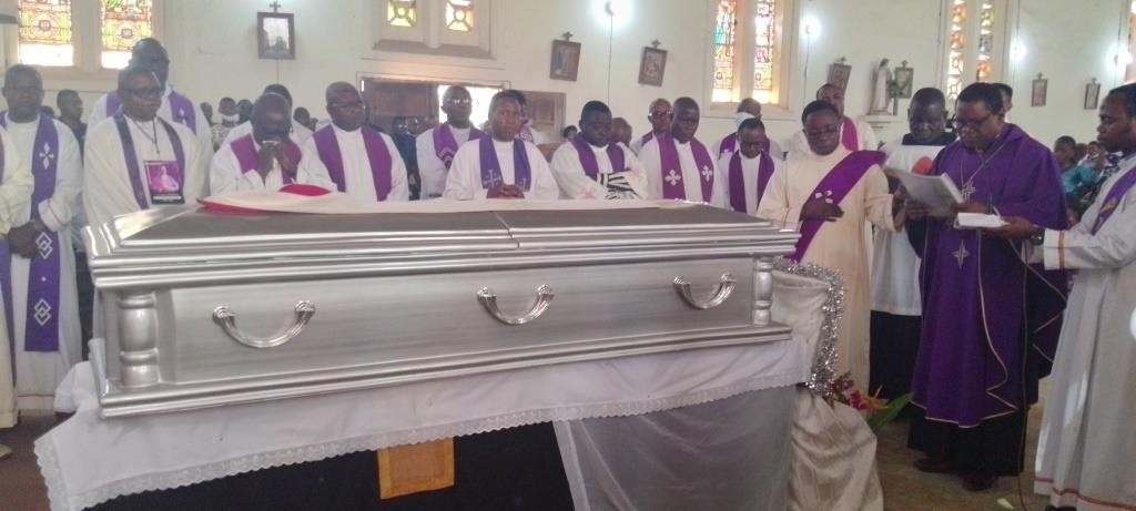 Inhumation de l abbe luntadila guy 17 