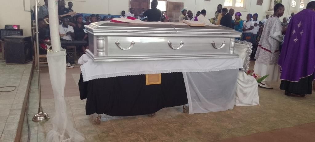Inhumation de l abbe luntadila guy 8 