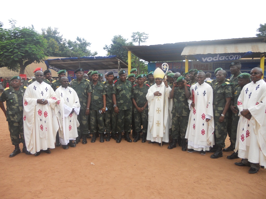 Messe de noel au camp Redjaf (83)
