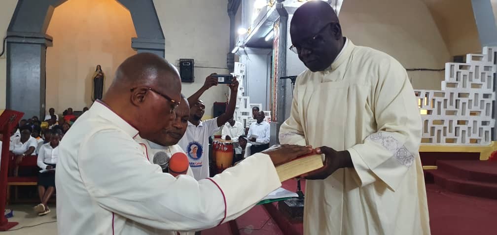 Mgr andre giraud pindi messe chrismale 2023 2 