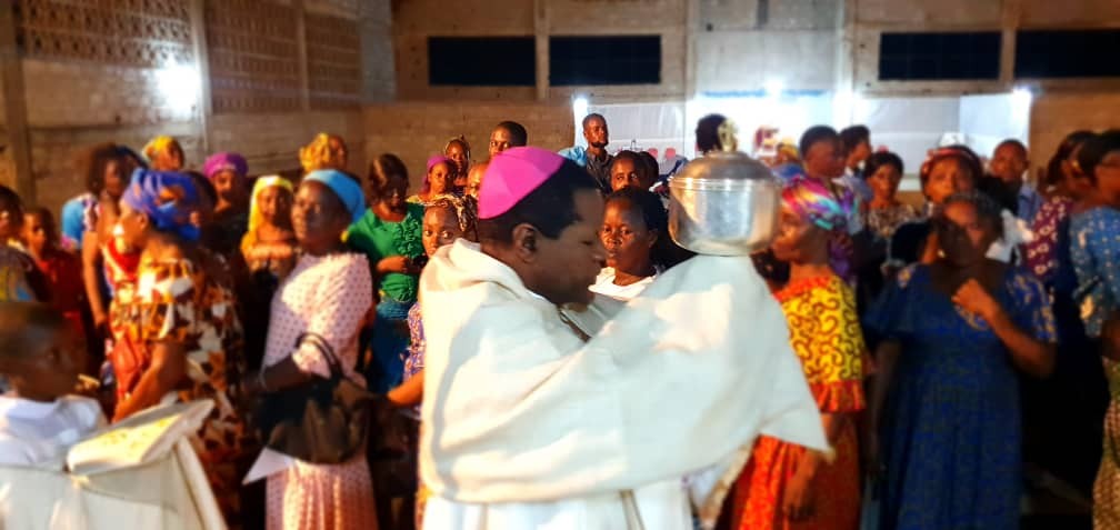 Mgr andre giraud pindi messe du jeudi saint 2023