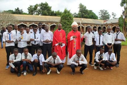 Visite canonique de Mgr Daniel Nlandu à Kibula (110)