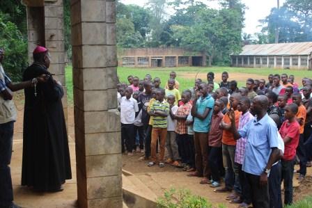 Visite canonique de Mgr Daniel Nlandu à Kibula (126)