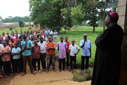 Visite canonique de Mgr Daniel Nlandu à Kibula (127)