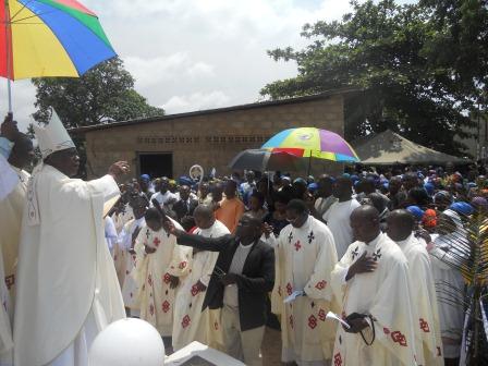 Visite pastorale de Mgr Daniel Nlandu à Christ-Roi (103)