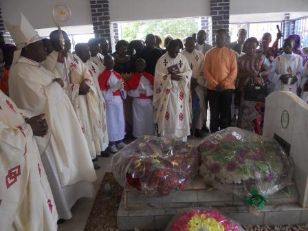 Visite pastorale de Mgr Daniel Nlandu à Christ-Roi (104)