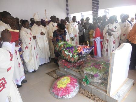Visite pastorale de Mgr Daniel Nlandu à Christ-Roi (106)