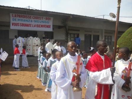 Visite pastorale de Mgr Daniel Nlandu à Christ-Roi (33)