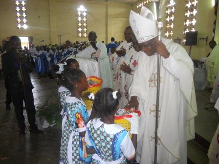 Visite pastorale de Mgr Daniel Nlandu à Christ-Roi (54)