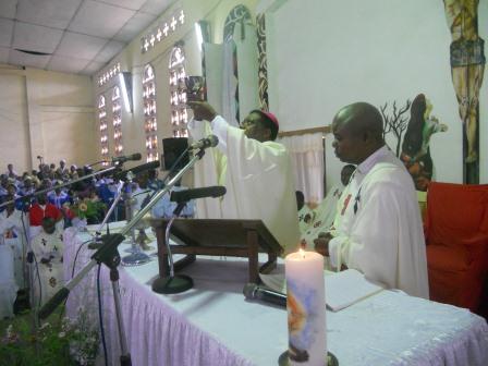 Visite pastorale de Mgr Daniel Nlandu à Christ-Roi (55)