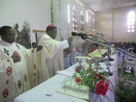 Visite pastorale de Mgr Daniel Nlandu à Christ-Roi (56)