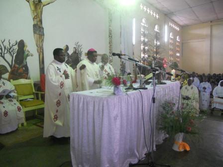 Visite pastorale de Mgr Daniel Nlandu à Christ-Roi (57)