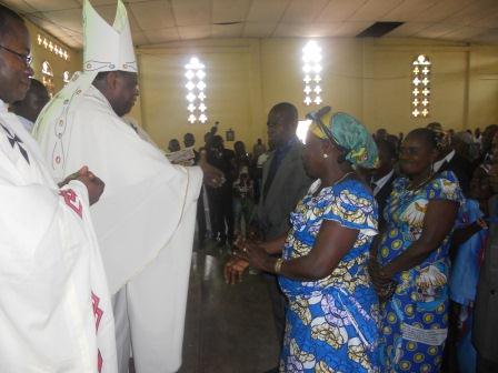 Visite pastorale de Mgr Daniel Nlandu à Christ-Roi (67)