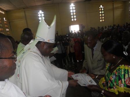 Visite pastorale de Mgr Daniel Nlandu à Christ-Roi (69)