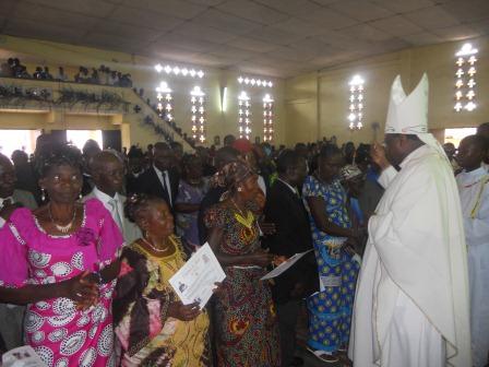 Visite pastorale de Mgr Daniel Nlandu à Christ-Roi (71)