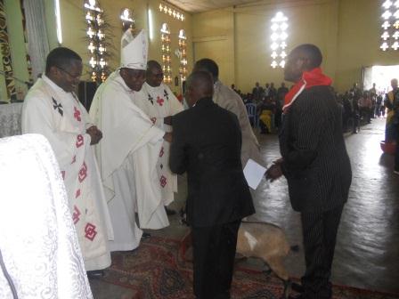 Visite pastorale de Mgr Daniel Nlandu à Christ-Roi (81)