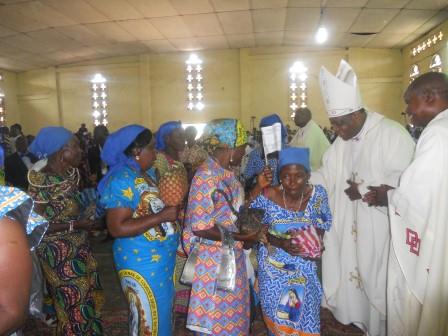 Visite pastorale de Mgr Daniel Nlandu à Christ-Roi (84)