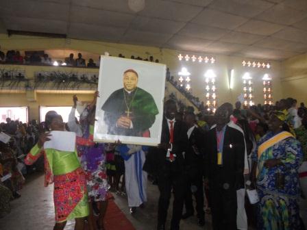 Visite pastorale de Mgr Daniel Nlandu à Christ-Roi (88)