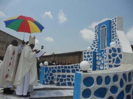 Visite pastorale de Mgr Daniel Nlandu à Christ-Roi (96)