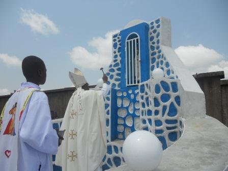 Visite pastorale de Mgr Daniel Nlandu à Christ-Roi (97)