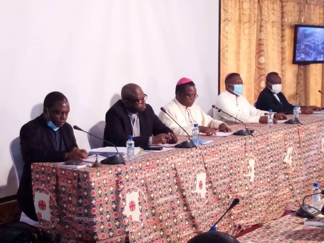 Mgr utembi prononcant le discours de cloture de la 58eme ap de la cenco